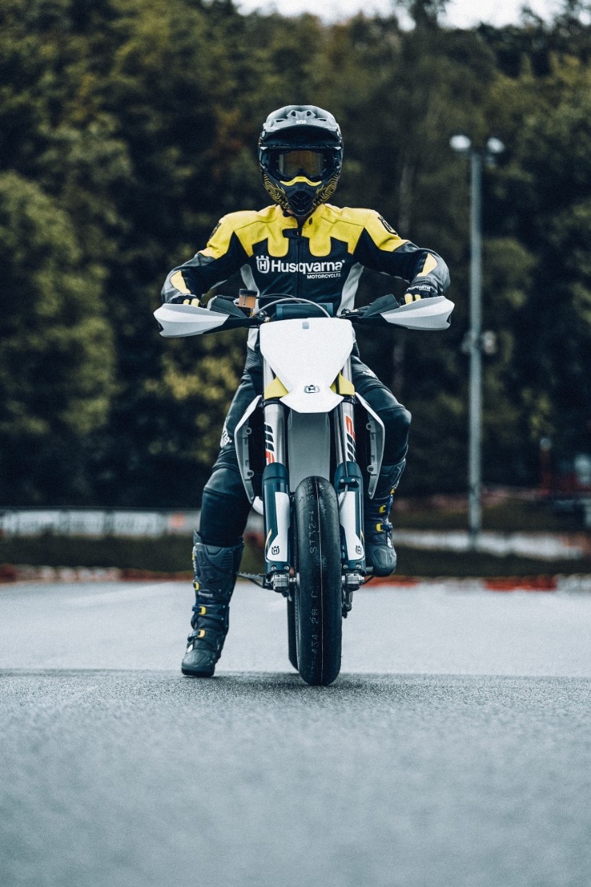 Husqvarna presenta la linea abbigliamento 2022